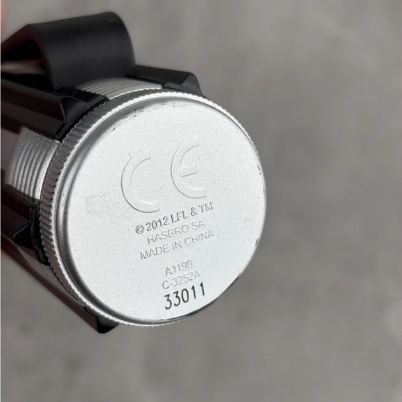 Star Wars Lightsaber Darth Vader 2012 Hasbro Red Extending Blade - Picture 4 of 5